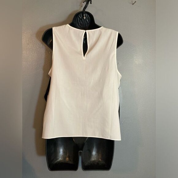 Banana Republic black and white sleeveless blouse - Picture 5 of 5